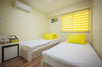 24 Guesthouse Seoul City Hall אכסניה
